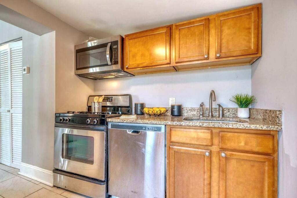 Budget Bed Room Near Downtown Inner Harbor W Free Parking 巴尔的摩 外观 照片